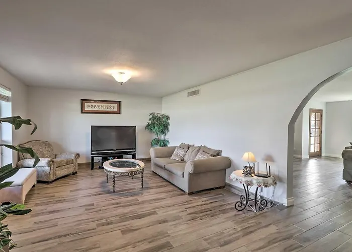 Private Hot Tub & Huge Yard: Phoenix Family Home