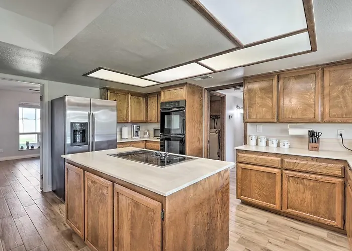 Holiday home Private Hot Tub & Huge Yard: Phoenix Family Home *