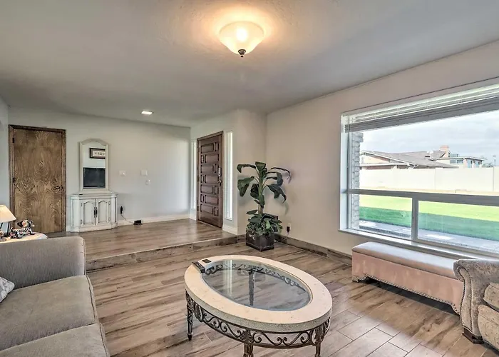 Private Hot Tub & Huge Yard: Phoenix Family Home