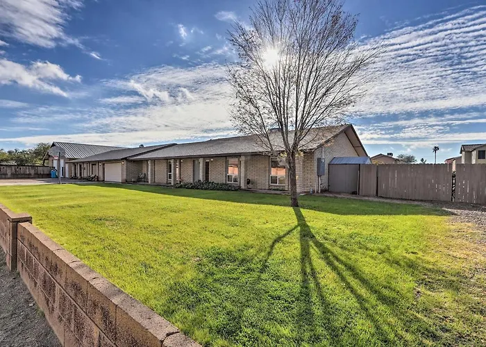 Private Hot Tub & Huge Yard: Phoenix Family Home Holiday home