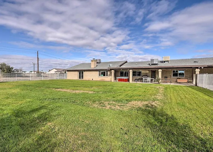 Holiday home Private Hot Tub & Huge Yard: Phoenix Family Home *