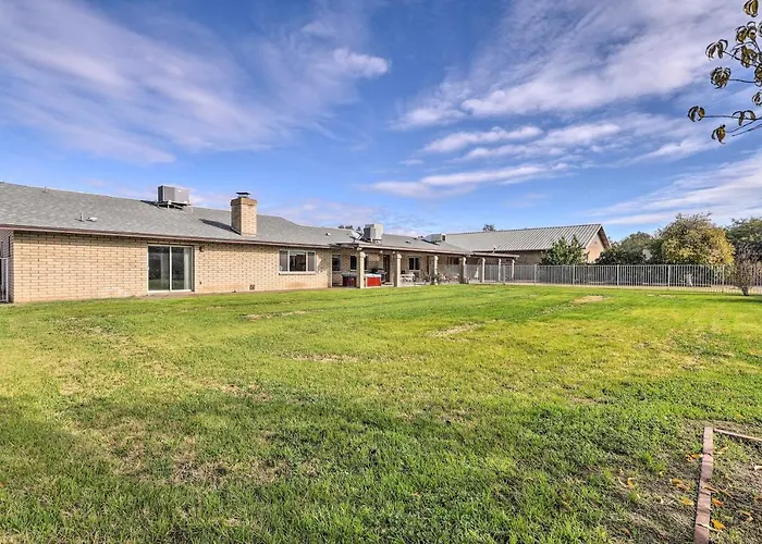 Private Hot Tub & Huge Yard: Phoenix Family Home Holiday home