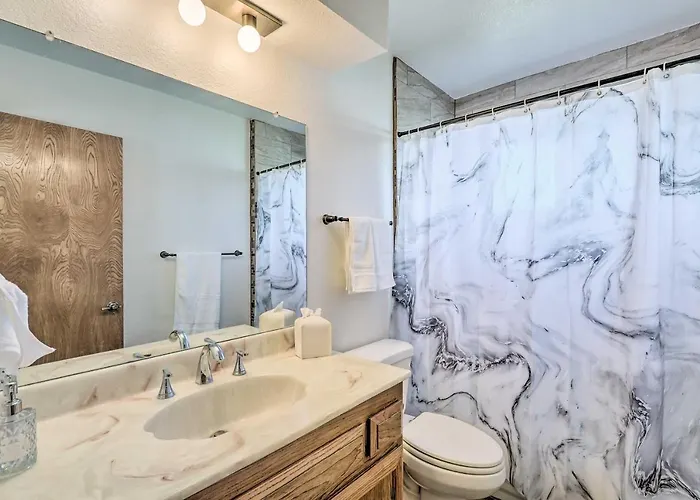 Private Hot Tub & Huge Yard: Phoenix Family Home * Phoenix