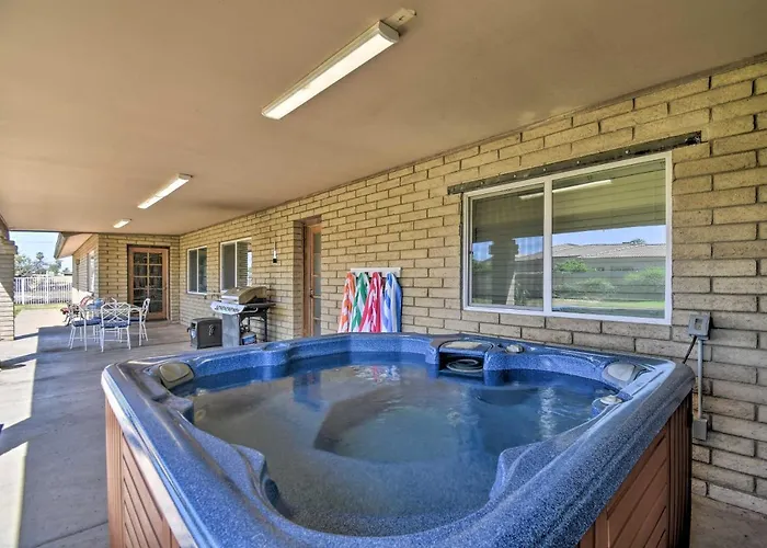 Holiday home Private Hot Tub & Huge Yard: Phoenix Family Home Phoenix