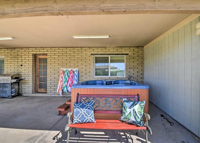Holiday home Private Hot Tub & Huge Yard: Phoenix Family Home